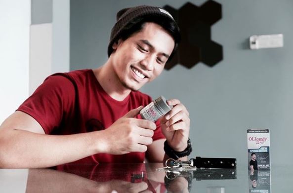 Khai juga tidak lupa mengambil supplement.